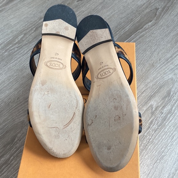 Tod’s leopard calf hair & black leather sandals. $ Firm - Picture 10 of 13